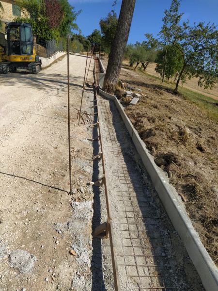 Cordoli e zanelle stradali