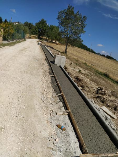 Cordoli e zanelle stradali