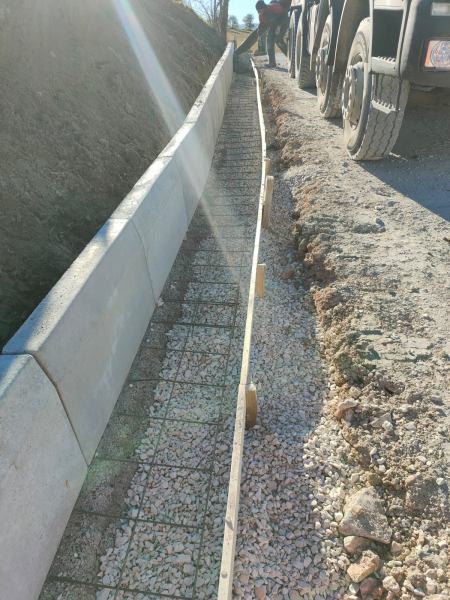 Cordoli e zanelle stradali
